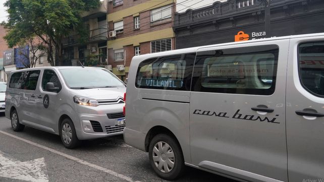 El coche fúnebre con los restos de Mauro Villamil partió pasado el mediodía rumbo al cementerio Aire de Paz