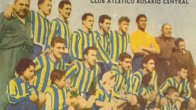 Marzo de 1956. Este plantel de Rosario Central estuvo detenido 20 horas por cantar la marcha peronista.&nbsp;