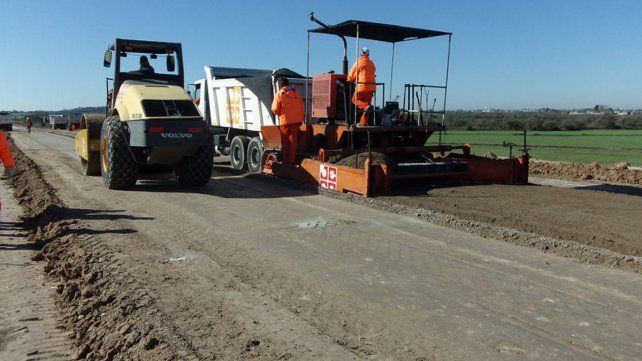 La empresa José Cartellone SA despidió 38 trabajadores que se desempeñaban en la Autovía 18. La Uocra presentó un reclamo formal ante la Secretaría de Trabajo