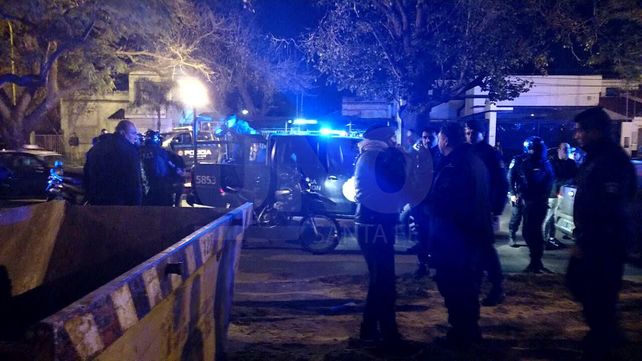 Con un arma falsa y una cuchilla intentó asaltar a un remisero