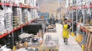 Cómo la apertura de las importaciones está transformando a las fábricas santafesinas