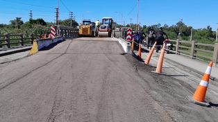 Puente Bailey sobre el Carretero: este lunes se pavimentarán las rampas de acceso y el martes quedaría operativo