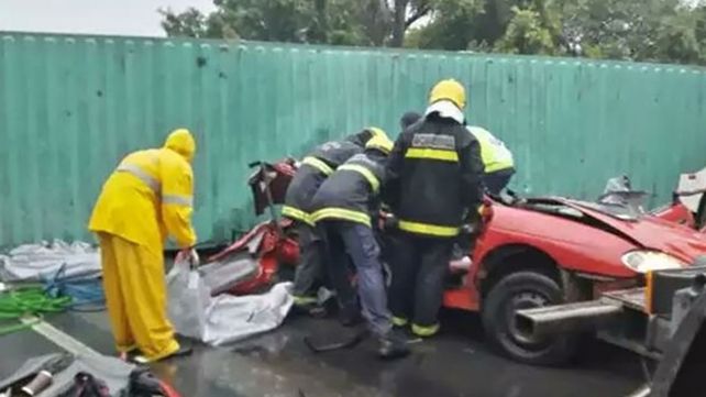 Un camión aplastó a un auto en Brasil: 3 argentinos muertos