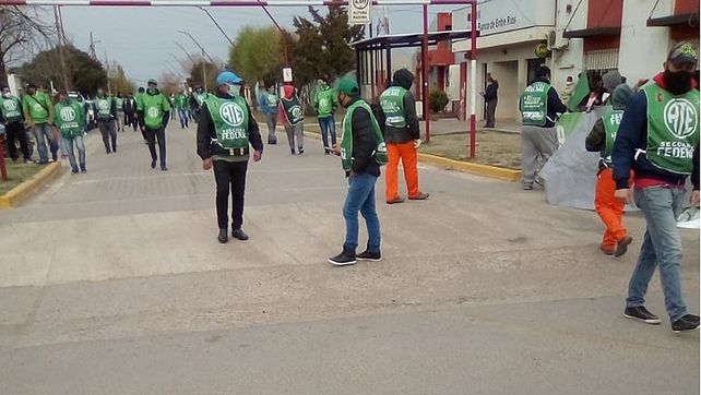 Manifestación de ATE frente a la Municipalidad de Sauce de Luna&nbsp;