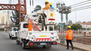 Se realizará un relevamiento del estado de las luminarias en el Puente Colgante