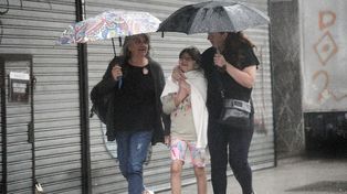 Rosario amaneció con una lluvia constante que se fue disipando con el correr de las horas.