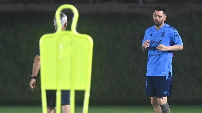 Leo Messi volvió a hacer un trabajo diferenciado en la práctica de la selección