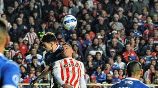 Jonatan Álvez se retiró con una molestia en la rodilla y será sometido a un estudio para determinar el diagnóstico.