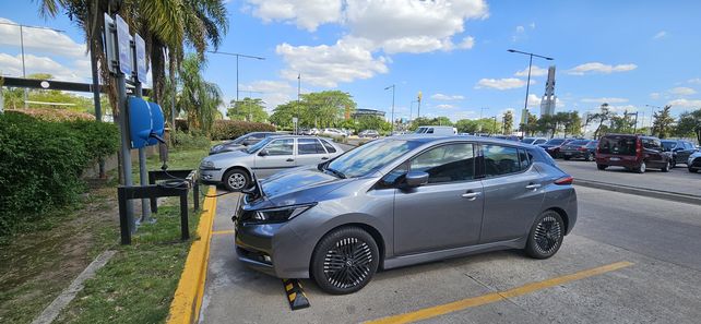 El Leaf alcanza una velocidad máxima de 145 km/h y acelera de 0 a 100 km/h en 8