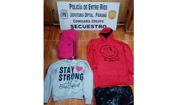 Crespo: Joven robó ropa de niña de un local y lo atraparon