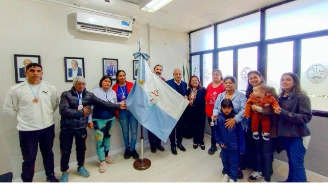 De un aula a un emblema: la historia de la bandera de Santa Elena, nacida en una escuela humilde a orillas del Paraná