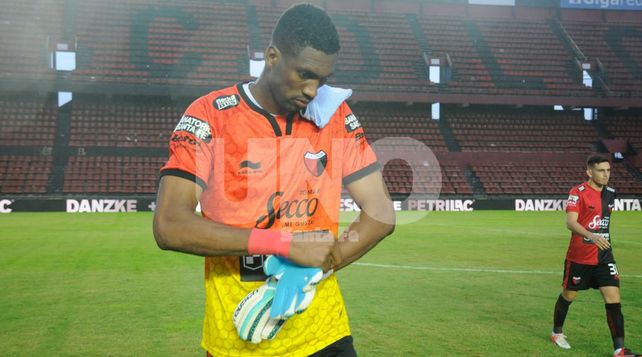 El arquero que quiere Vignatti ante la posible partida de Alexander Domínguez