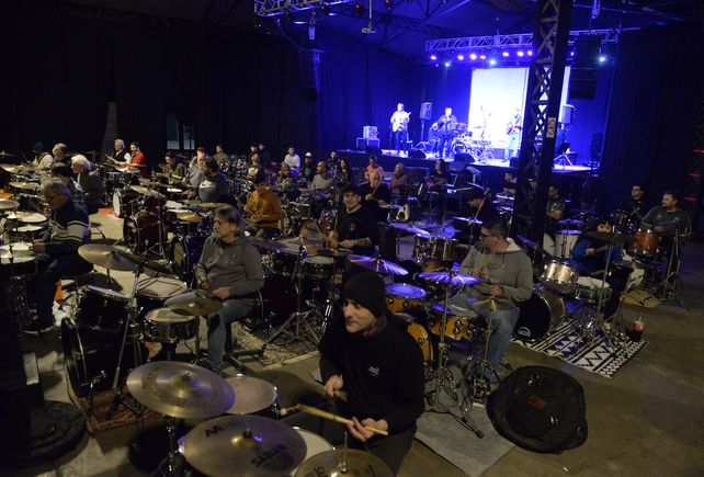 Un festival de rock con 40 bateristas  tocando a la vez en un suceso inédito