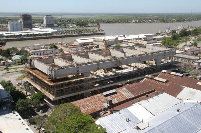 Segunda etapa. El Centro de Especialidades Médicas Ambulatorias de Santa Fe.