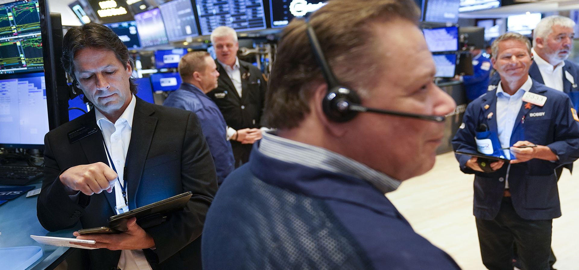Operadores bursátiles trabajan en el recinto de la Bolsa de Valores de Nueva York, el miércoles 14 de junio de 2023. (Foto AP/Seth Wenig) Operadores bursátiles trabajan en el recinto de la Bolsa de Valores de Nueva York, el miércoles 14 de junio de 2023. (Foto AP/Seth Wenig)