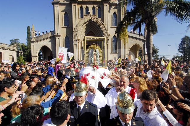 A pesar de la lluvia, Santa Fe celebra la fiesta de la Virgen de Guadalupe