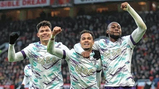 Durísima derrota del Manchester United en la Premier League Durísima derrota del Manchester United en la Premier League