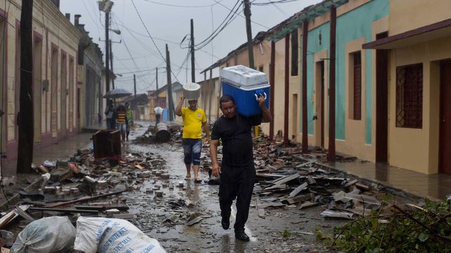 El huracán Matthew devastó Haití y castigó a Cuba en su camino hacia Bahamas y Florida