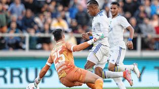Boca juega en Vélez con Rosario Central.