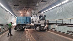 El tránsito en el Túnel Subfluvial fue interrumpido por un accidente