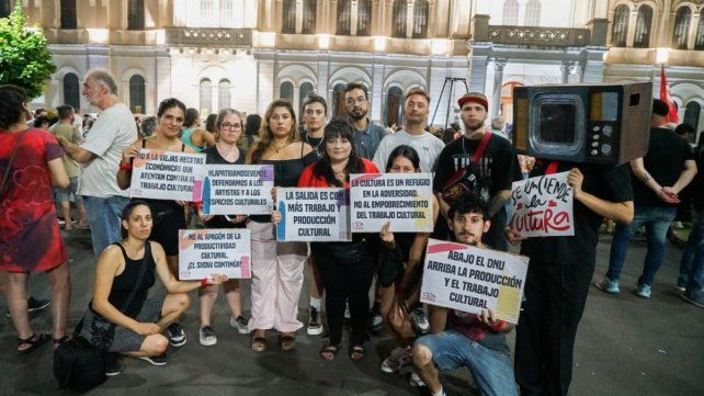 Artistas autoconvocados en la Plaza Mansilla