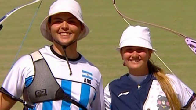 Alma Pueyo y Esteban Silva lograron la medalla plateada en tiro con arco mixto