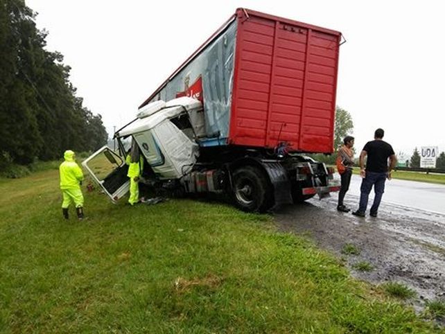 Impresionante accidente en la autopista Santa Fe - Rosario a la altura de La Tatenguita