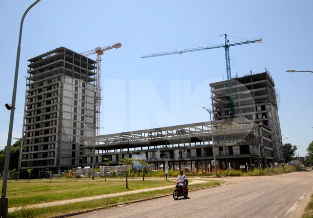 La imagen muestra cómo el proyecto se levanta en el Parque Federal. Foto: J.M. Baialardo