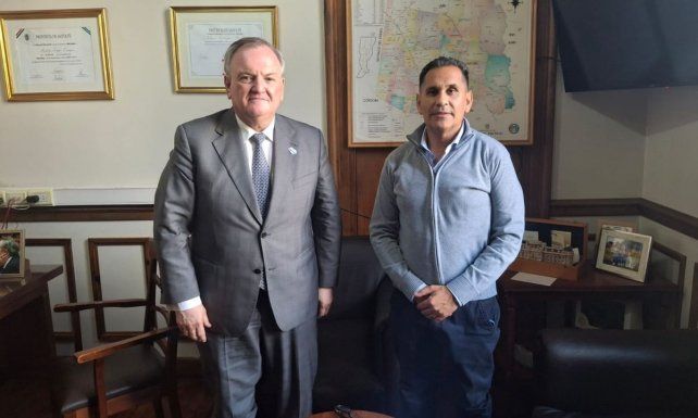 El senador Felipe Michlig recibió al presidente comunal Marcelo Lind por gestiones y obras para Moisés Ville