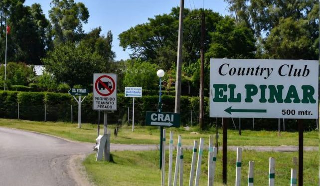 Noche de tensión en el club El Pinar de Santo Tomé: un hombre encapuchado efectuó disparos y violentó una vivienda