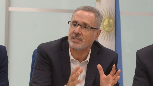Menos redes sociales y más trabajo de policías, reclamó Saín a los uniformados