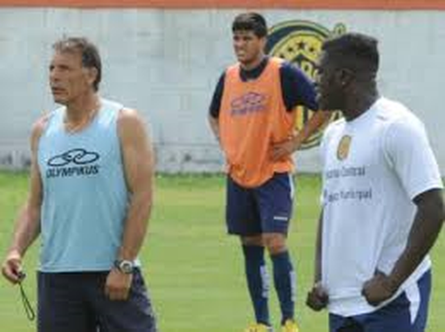 Russo confirmó que Valencia entrará por Abreu.
