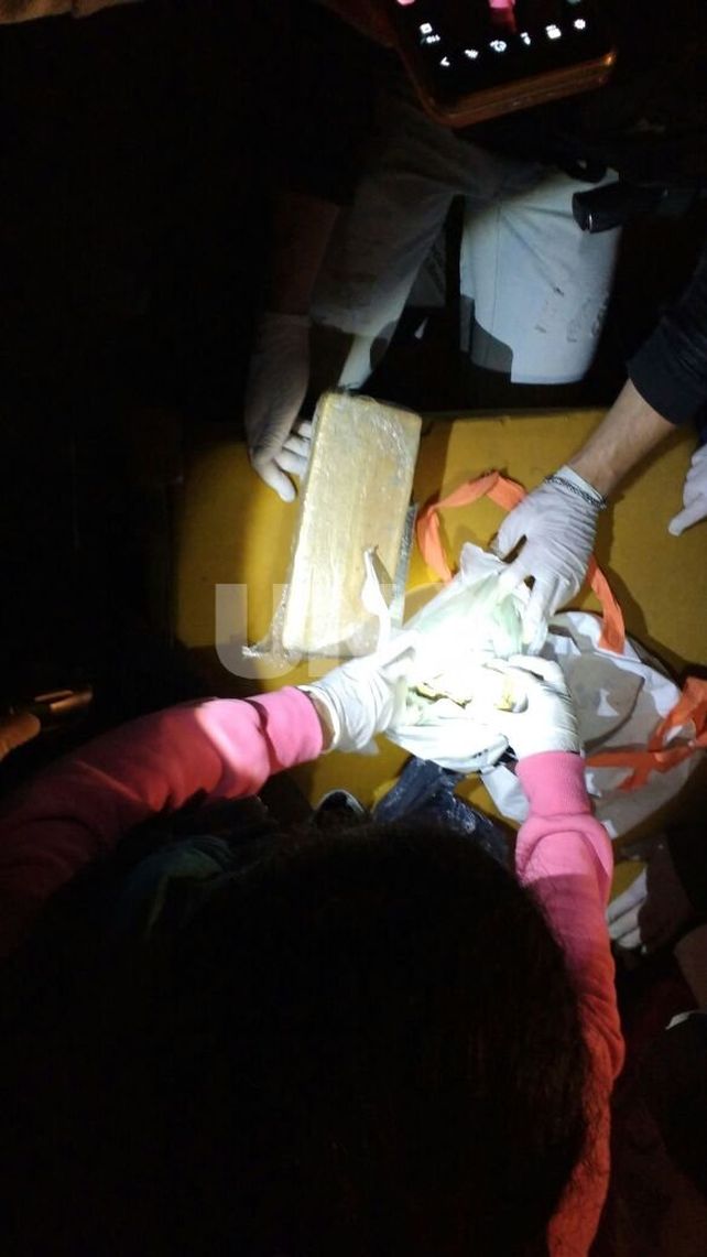 Golpe al narco: 21 allanamientos con secuestro de drogas, armas, balas, dinero y nueve detenidos