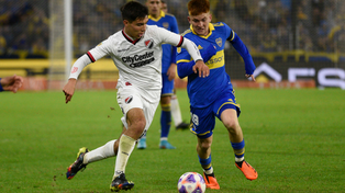 &nbsp;Sforza pelea con Barco en el partido que Newells perdió con Boca por 2 a 1 en la Liga Profesional.