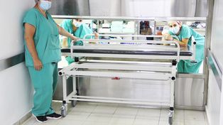El hospital San Martín incorporó por primera vez una camilla de transferencia, con una inversión de $39 milones, para reforzar la bioseguridad en quirófano