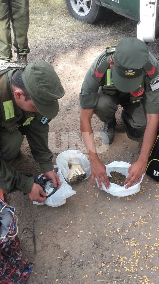 Gendarmería arrestó a una pareja de novios con más de un kilo de marihuana