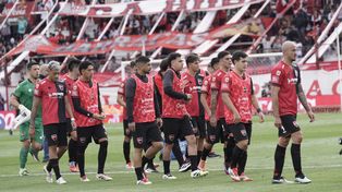 Los problemas económicos en Newell’s, expusieron enfrentamientos internos entre los futbolistas y la directiva, que sólo agitan todavía más las aguas.