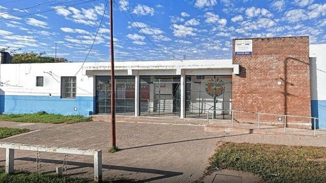 Pánico en la escuela de Villa Gobernador Gálvez porque un alumno entró con un arma Pánico en la escuela de Villa Gobernador Gálvez porque un alumno entró con un arma