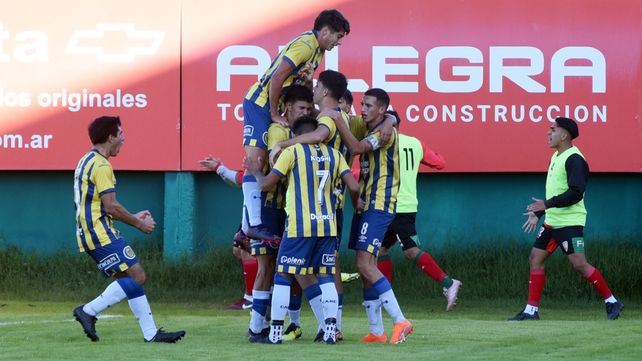 Gol canalla. Galo Rodríguez de cabeza empató para el equipo dirigido por Alberto Valiente.