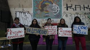 El estado es responsable y Fue lesbicidio son algunas de las consignas que se vieron en la manifestación.