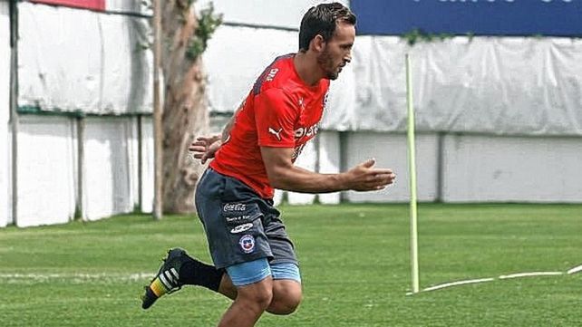 El defensor Juan Fuenzalida fue convocado de urgencia en Chile para enfrentar a Argentina.&nbsp;