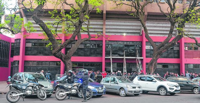 El club del Parque. Muchos socios concurrieron a la asamblea con el fin de participar del acto
