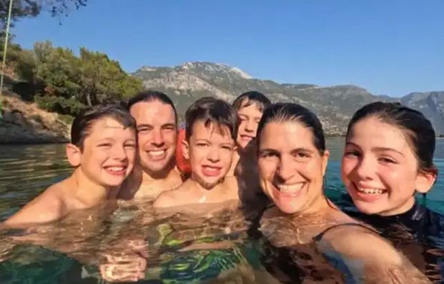 Un matrimonio inició una travesía familiar porque los hijos quedarán ciegos