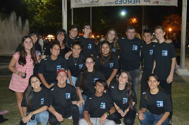 Un grupo de estudiantes se va de viaje de egresados a las Malvinas