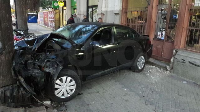 Dos impresionantes accidentes en la madrugada del viernes en la ciudad