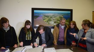 Anuncios. El llamado a licitación se firmó ayer. Las obras, dicen, no afectarán el funcionamiento de los jardines.