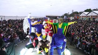 Una multitud se acercó a disfrutar el desfile en el último día de la Crack Bang Boom