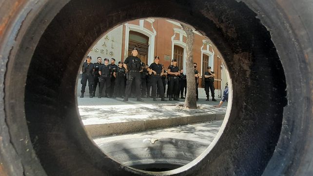 Conflicto de los portuarios: sigue la tensión y hoy cortaron el tránsito frente al gremio