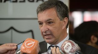 El titular de Newells, Ignacio Astore, pidió elaborar un comunicado junto a su par canalla con el fin de detener la violencia entre los clubes.