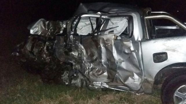 En un violento choque frontal murieron los conductores de dos camionetas